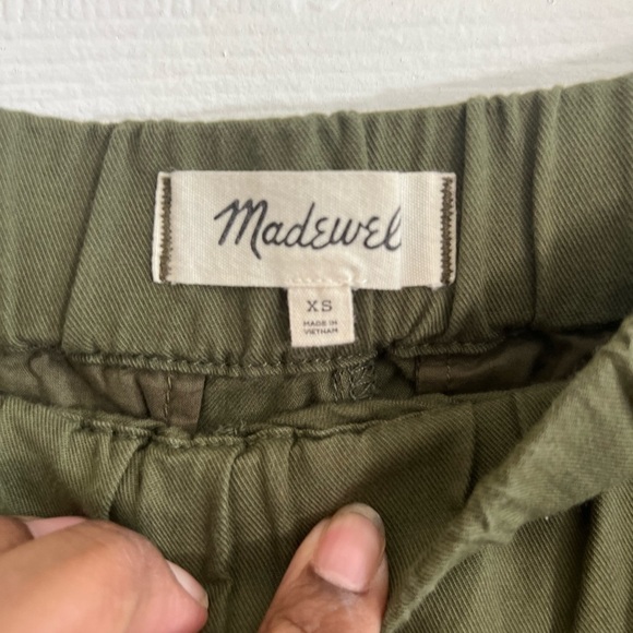 Women’s xsmall Madewell cotton shorts with pockets, Hunter green - Picture 2 of 5